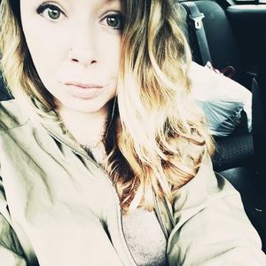 Meet your Posher, Jenna lee